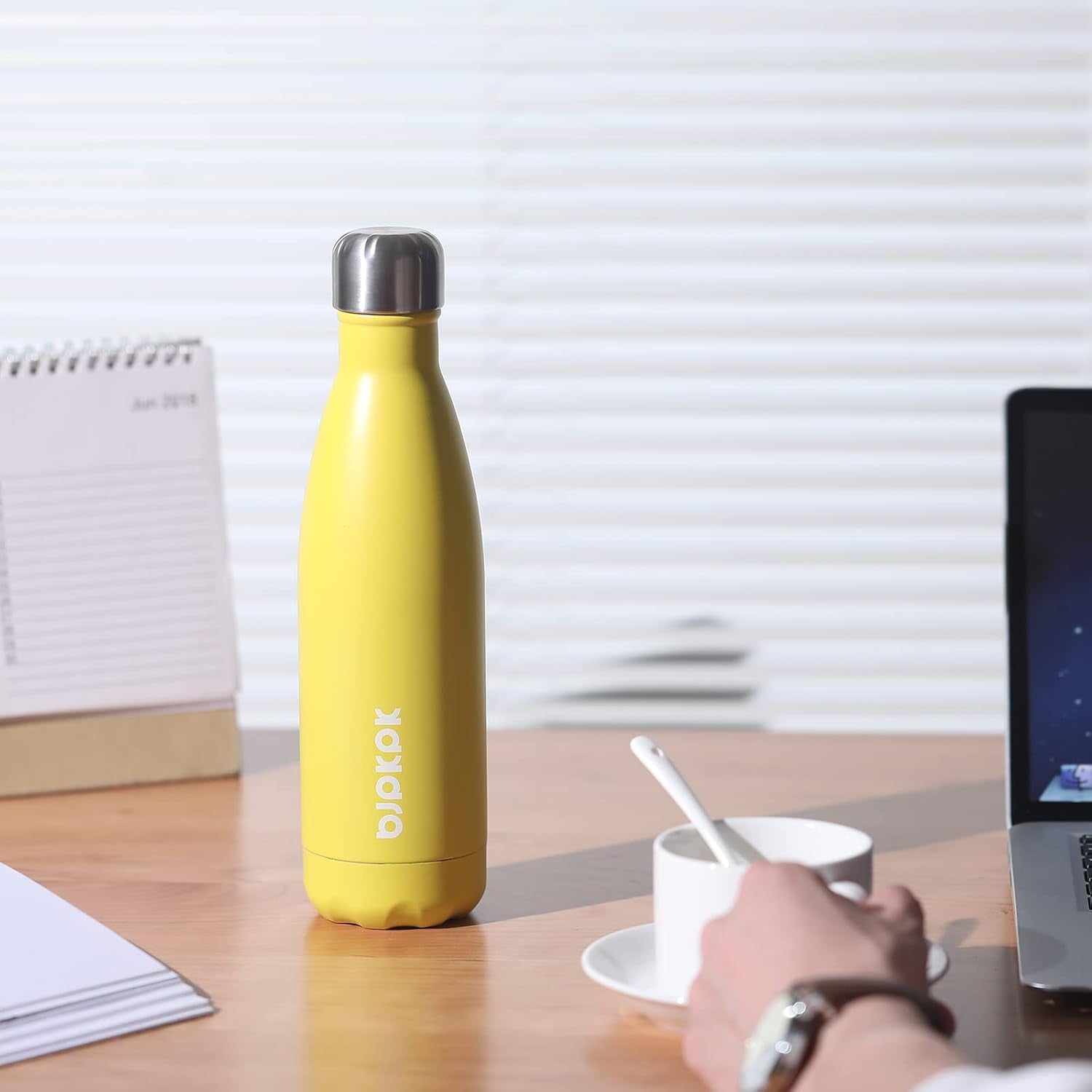 25Oz Insulated Stainless Steel Water Bottles Travel Sports Metal Water Bottles BPA Free, Angle White